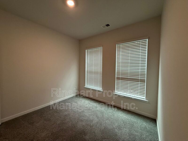 BRAND NEW TOWNHOME w/ Garage Parking ***RENT SPECIAL: $0 FIRST MONTH'S RENT*** property image