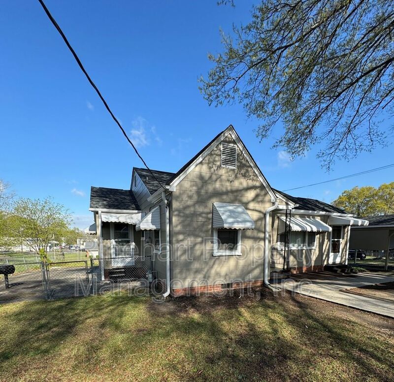 Cozy 2-Bedroom, 1-Bathroom Home w/ a Bonus Room property image