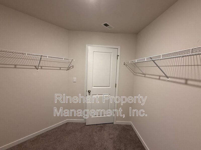 BRAND NEW TOWNHOME w/ Garage Parking ***RENT SPECIAL: $0 FIRST MONTH'S RENT*** property image