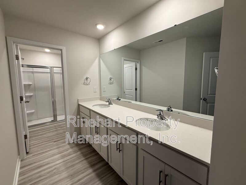 BRAND NEW TOWNHOME w/ Garage Parking ***RENT SPECIAL: $0 FIRST MONTH'S RENT*** property image