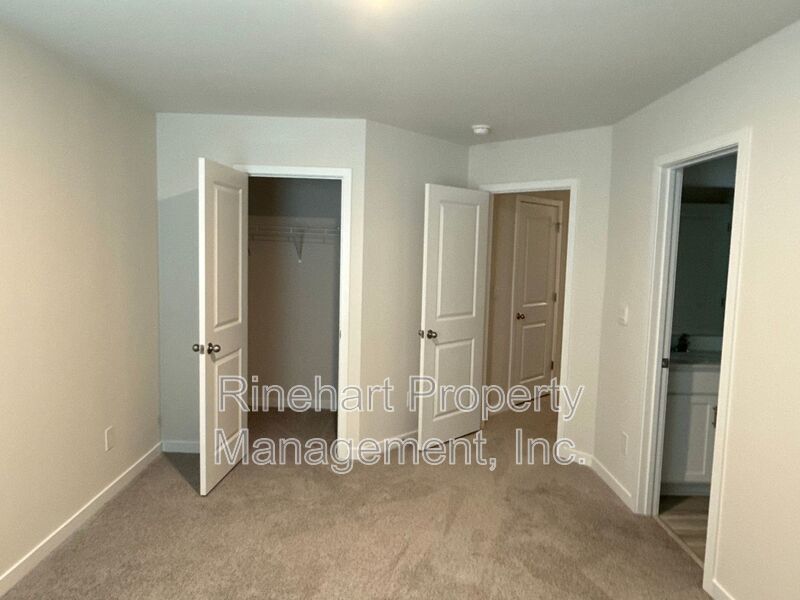 BRAND NEW TOWNHOME w/ Garage Parking ***RENT SPECIAL: $0 FIRST MONTH'S RENT*** property image