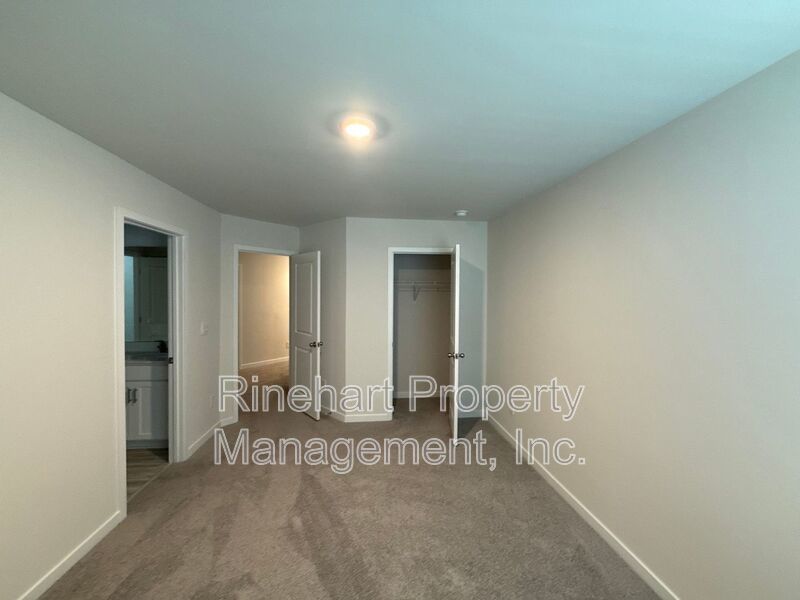 BRAND NEW TOWNHOME w/ Garage Parking ***RENT SPECIAL: $0 FIRST MONTH'S RENT*** property image