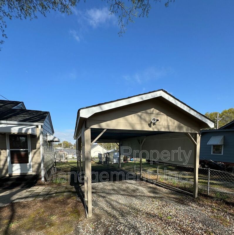 Cozy 2-Bedroom, 1-Bathroom Home w/ a Bonus Room property image