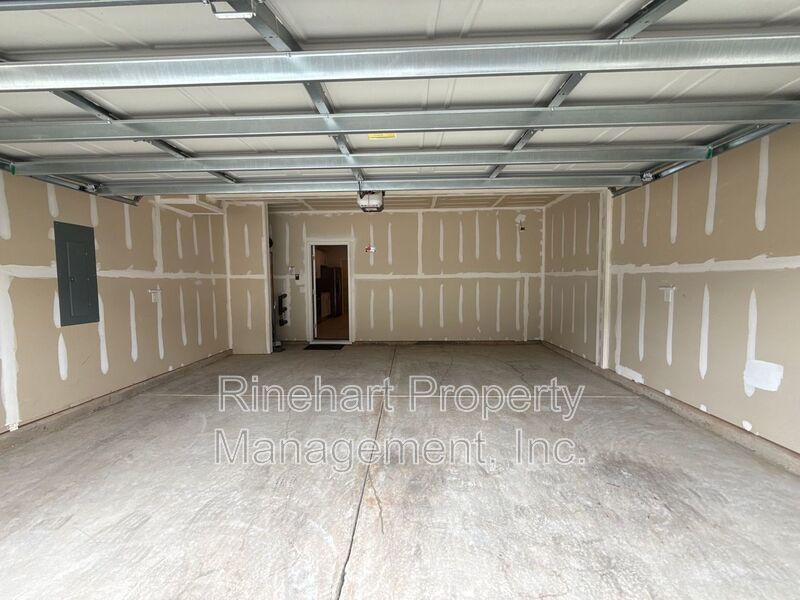 BRAND NEW TOWNHOME w/ Garage Parking ***RENT SPECIAL: $0 FIRST MONTH'S RENT*** property image