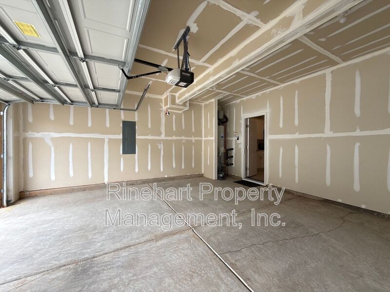 BRAND NEW TOWNHOME w/ Garage Parking ***RENT SPECIAL: $0 FIRST MONTH'S RENT*** property image