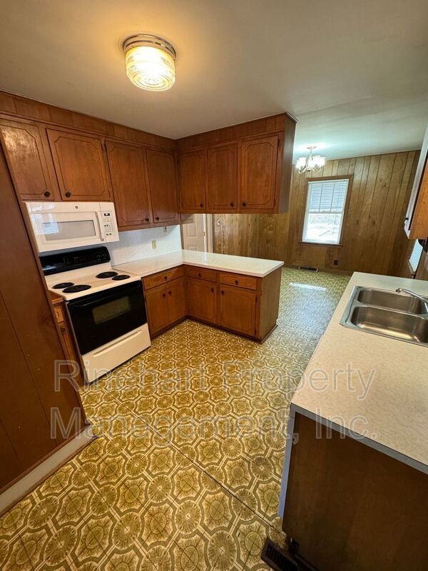 Cozy 2-Bedroom, 1-Bathroom Home w/ a Bonus Room property image