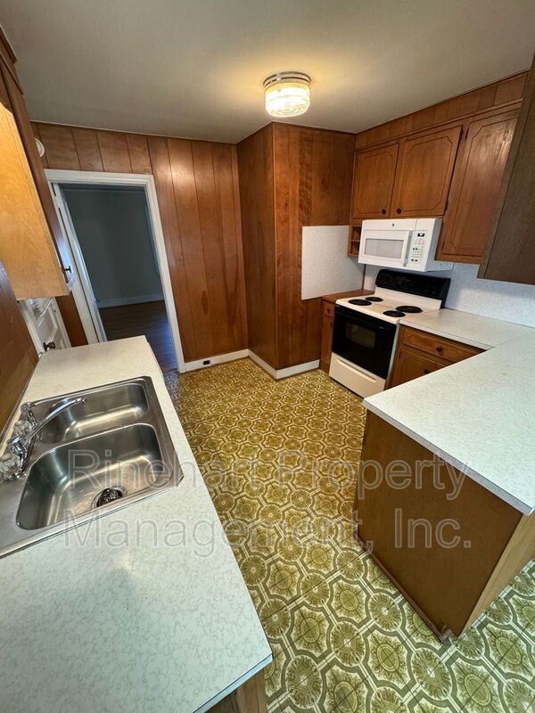 Cozy 2-Bedroom, 1-Bathroom Home w/ a Bonus Room property image