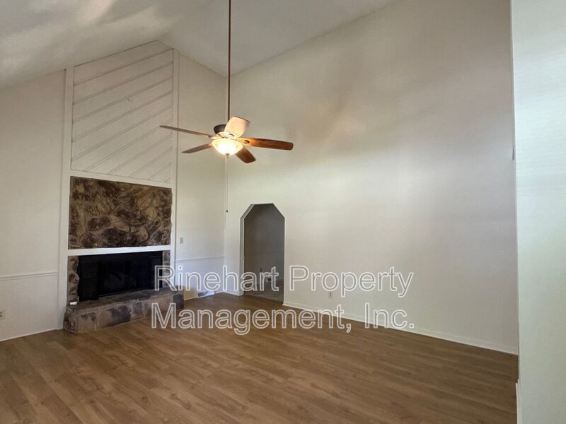 3 BD, 2 BA Home with Large Screened-In Porch property image