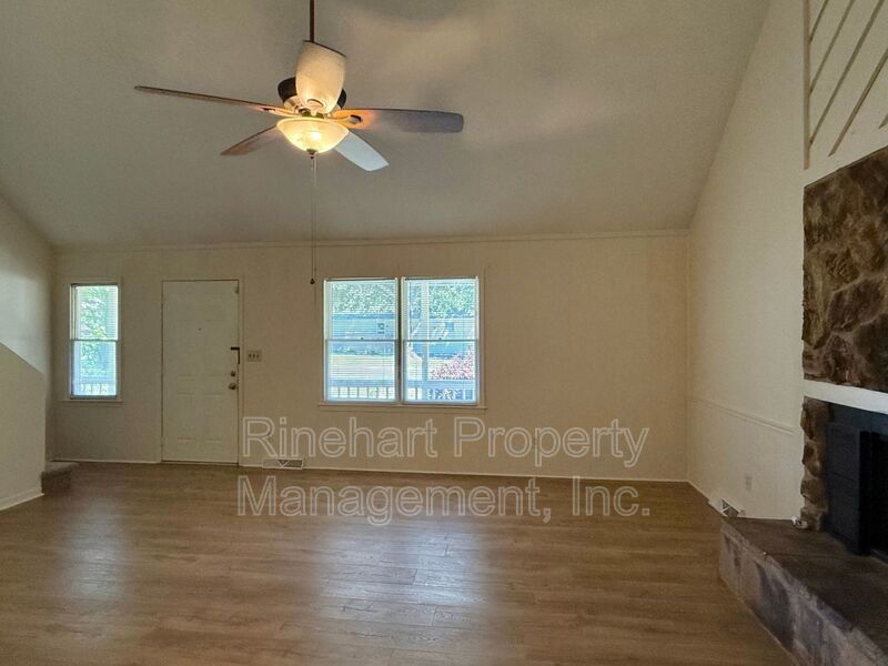 3 BD, 2 BA Home with Large Screened-In Porch property image