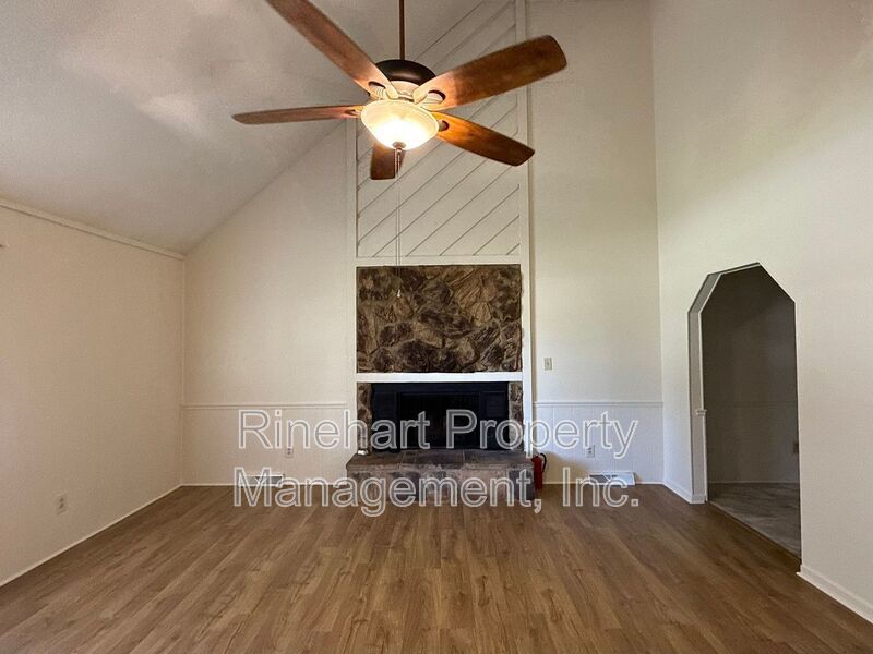 3 BD, 2 BA Home with Large Screened-In Porch property image