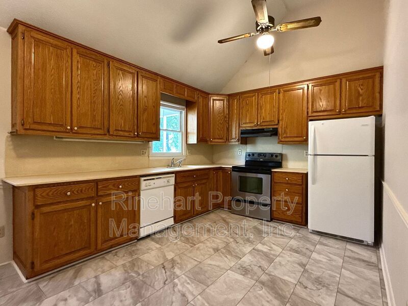 3 BD, 2 BA Home with Large Screened-In Porch property image