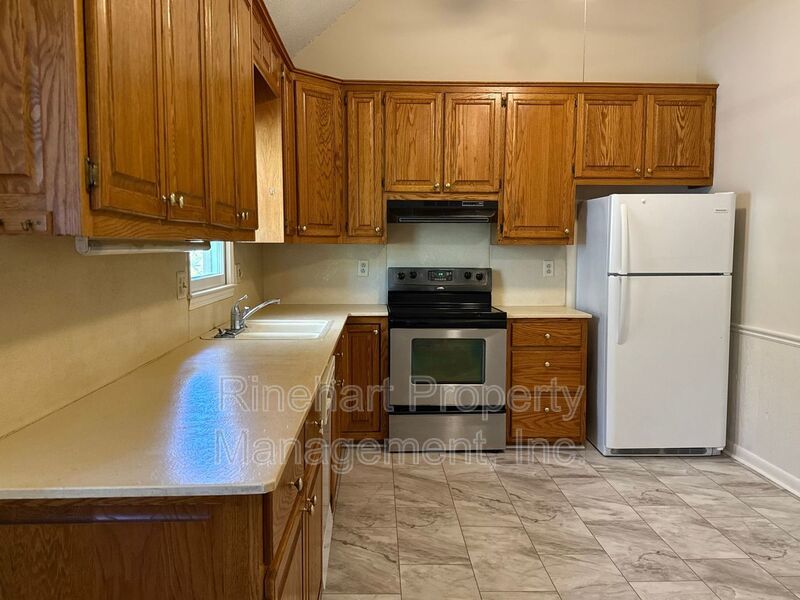 3 BD, 2 BA Home with Large Screened-In Porch property image