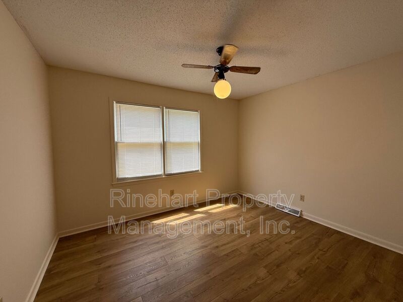 3 BD, 2 BA Home with Large Screened-In Porch property image