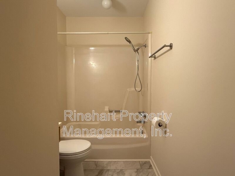 3 BD, 2 BA Home with Large Screened-In Porch property image