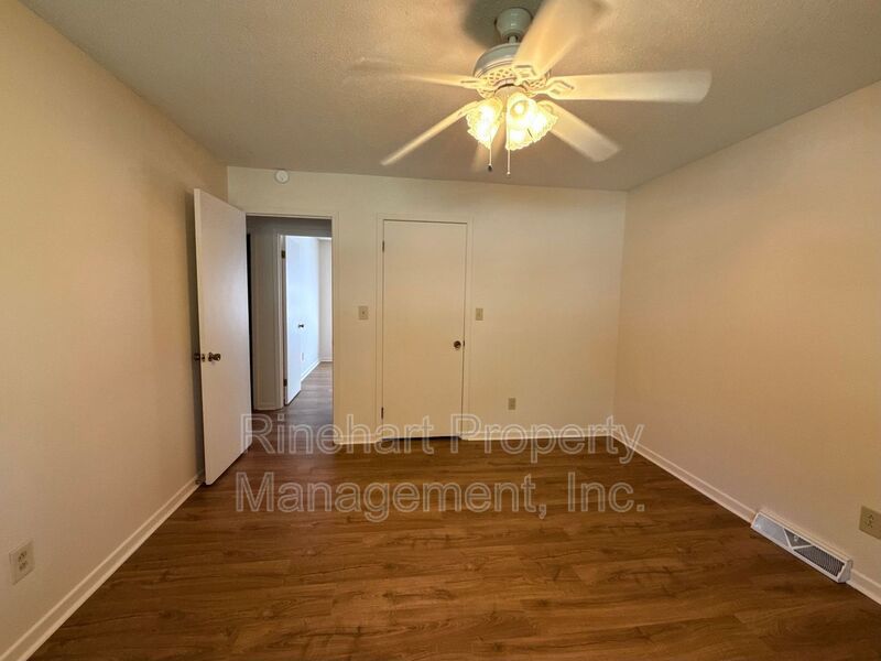 3 BD, 2 BA Home with Large Screened-In Porch property image