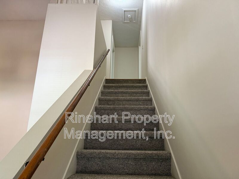 3 BD, 2 BA Home with Large Screened-In Porch property image