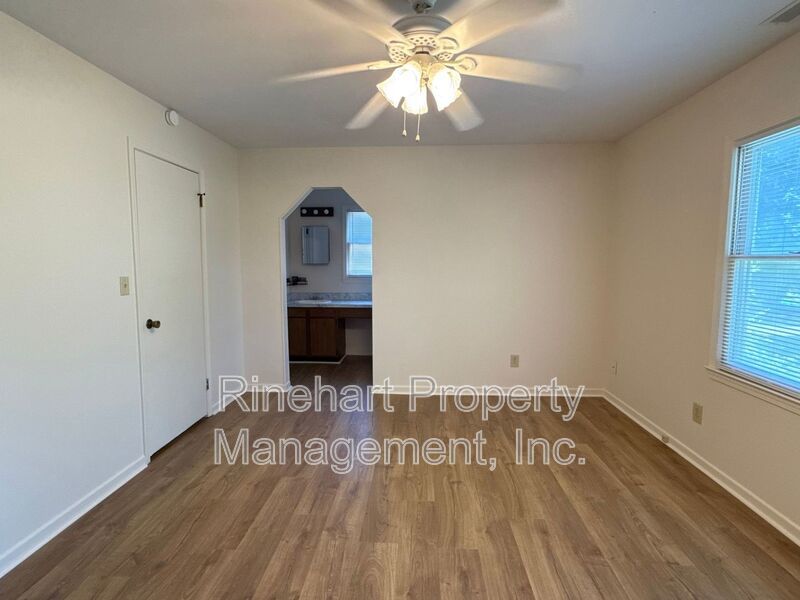 3 BD, 2 BA Home with Large Screened-In Porch property image
