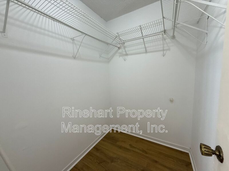 3 BD, 2 BA Home with Large Screened-In Porch property image
