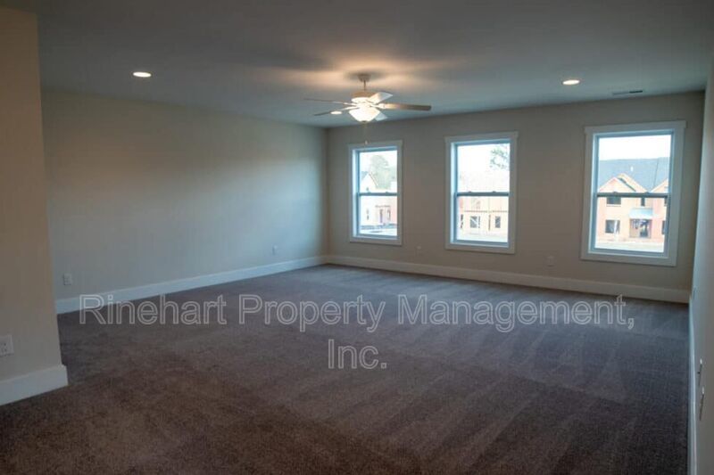 LUXURY TOWNHOME w/ Garage Parking ***RENT SPECIAL: $0 FIRST MONTH'S RENT*** property image