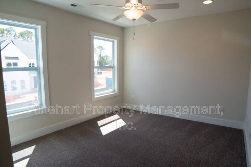 LUXURY TOWNHOME w/ Garage Parking ***RENT SPECIAL: $0 FIRST MONTH'S RENT*** property image
