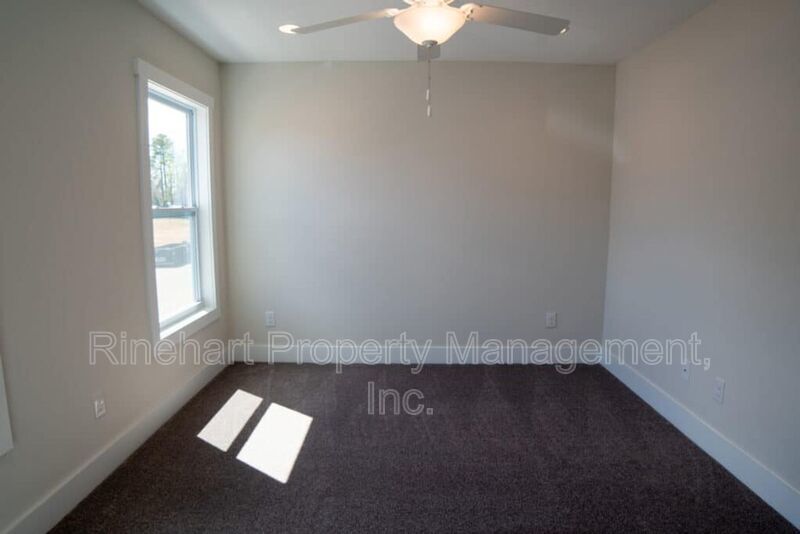 LUXURY TOWNHOME w/ Garage Parking ***RENT SPECIAL: $0 FIRST MONTH'S RENT*** property image