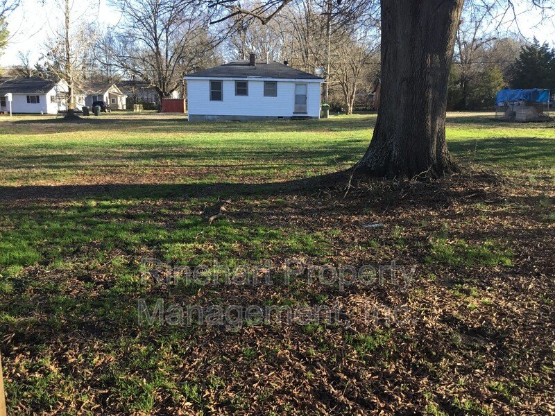 2 Bedroom 1 Bathroom House minutes from Lige Street Park & Carroll Park! property image