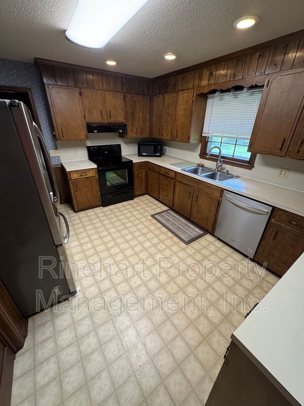 Beautuful Country Setting Just Minutes from Major Corridors property image