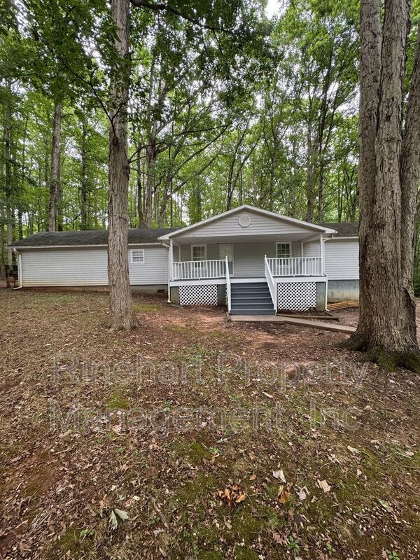 3-bedroom, 2-bathroom Home with Sunroom! property image