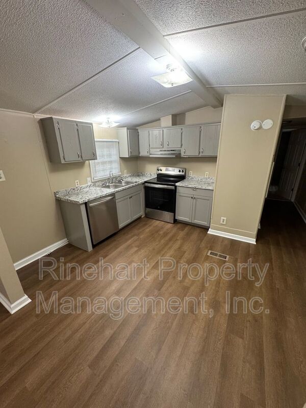 3-bedroom, 2-bathroom Home with Sunroom! property image