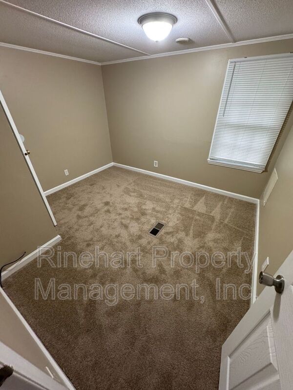 3-bedroom, 2-bathroom Home with Sunroom! property image