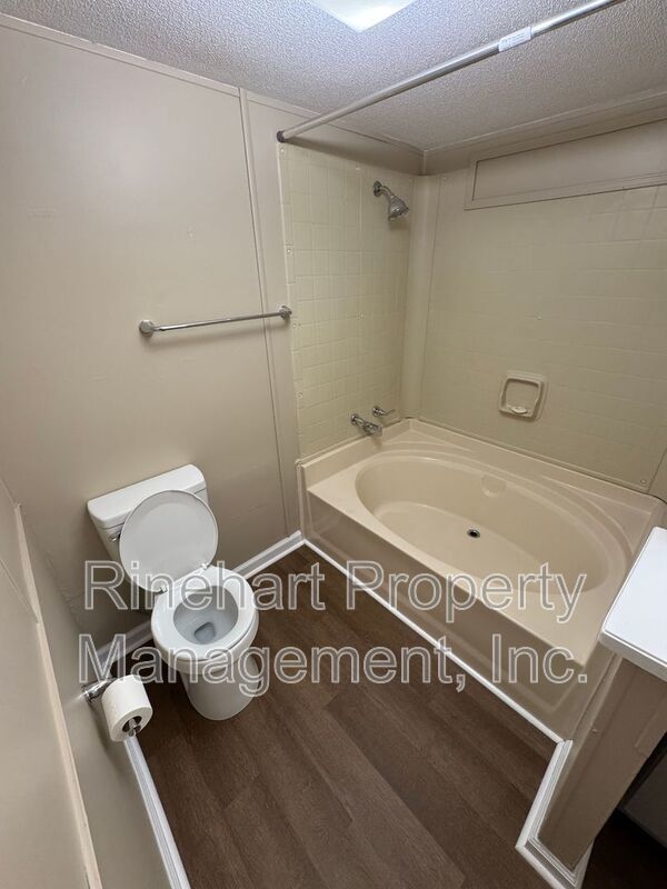 3-bedroom, 2-bathroom Home with Sunroom! property image