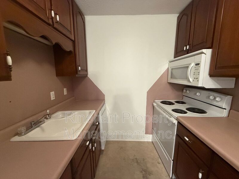 2 Bedroom Condo near Cherry Park **Rent Special: $300 off of the first month of rent** property image