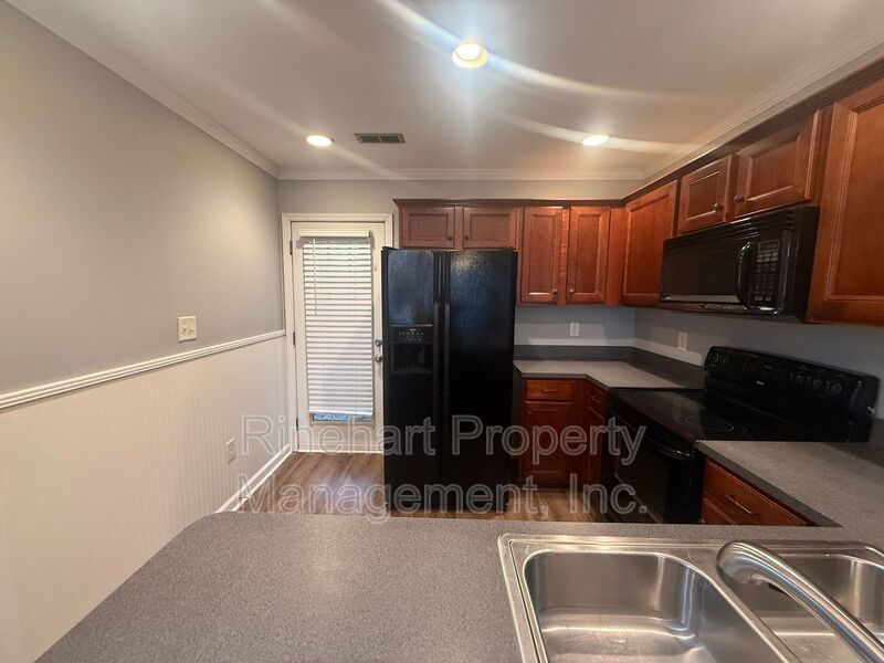 End-Unit Townhome Near Lake Wylie Shopping & Dining property image
