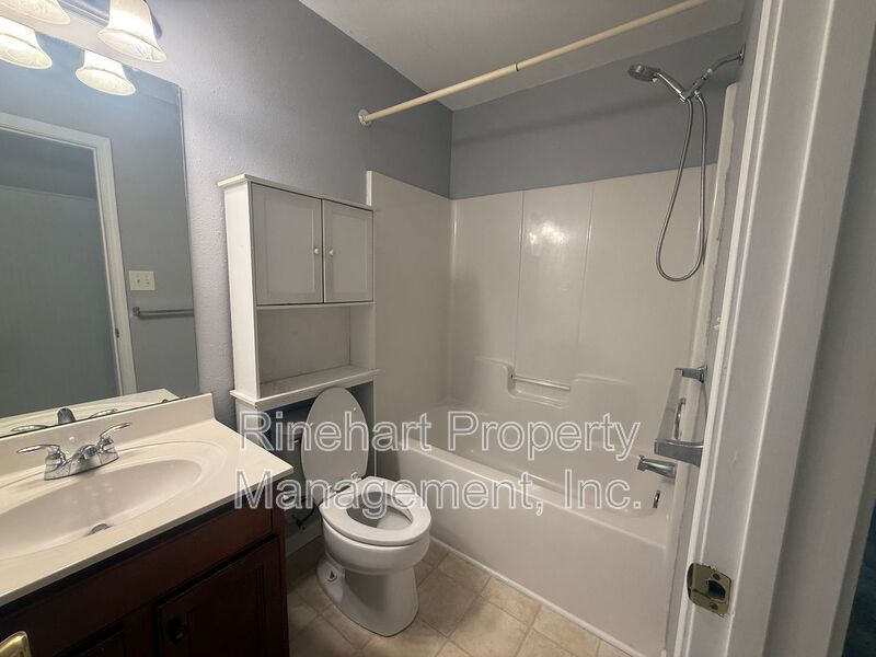 End-Unit Townhome Near Lake Wylie Shopping & Dining property image