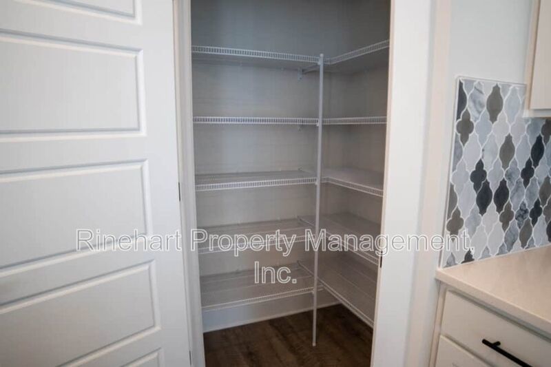 LUXURY TOWNHOME w/ Garage Parking and LARGE YARD ***RENT SPECIAL: $0 FIRST MONTH'S RENT*** property image