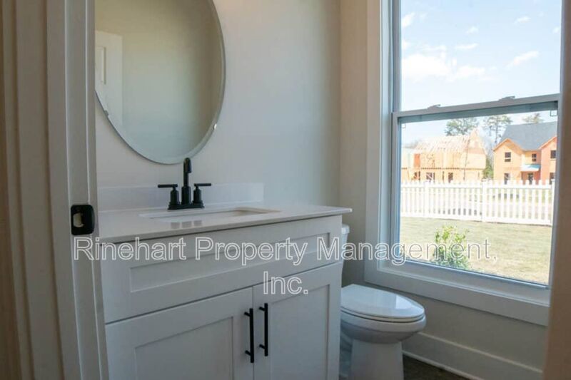 LUXURY TOWNHOME w/ Garage Parking and LARGE YARD ***RENT SPECIAL: $0 FIRST MONTH'S RENT*** property image