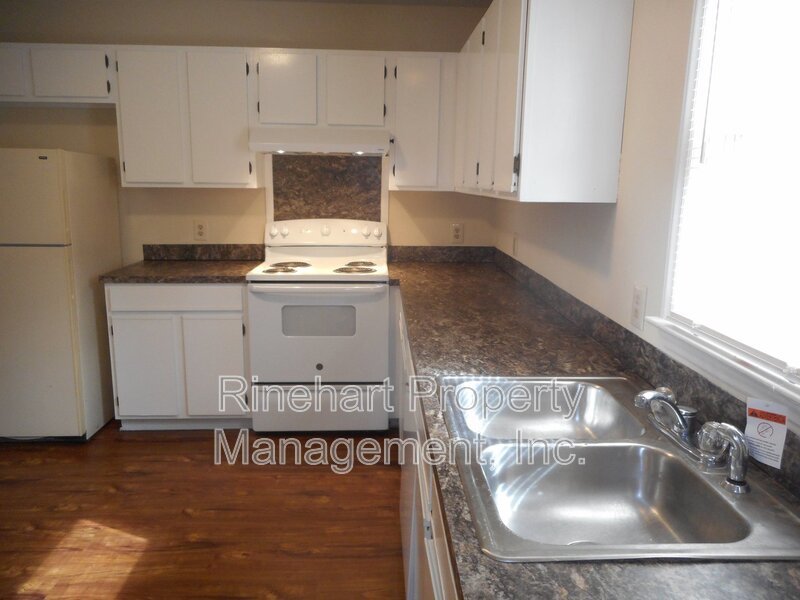 2 BR, 1.5 Bathroom Camden Avenue Townhome ***MOVE-IN SPECIAL: $500 FREE GROCERIES AND $100 FREE GAS*** property image