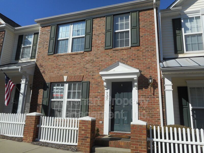 Welcome to this spacious 2 bedroom, 2.5 bath townhome in Atherton Place! property image
