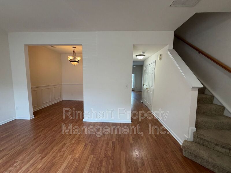 Welcome to this spacious 2 bedroom, 2.5 bath townhome in Atherton Place! property image