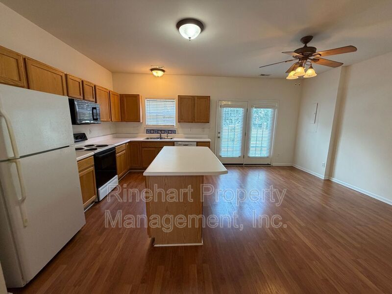Welcome to this spacious 2 bedroom, 2.5 bath townhome in Atherton Place! property image