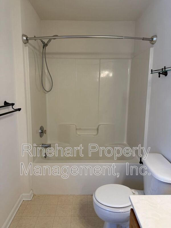 Welcome to this spacious 2 bedroom, 2.5 bath townhome in Atherton Place! property image