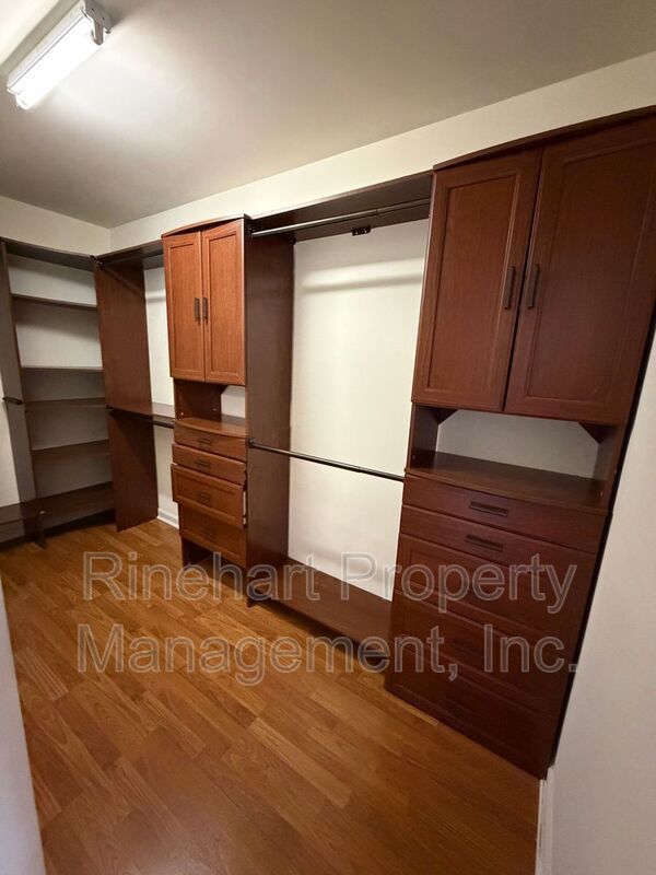 Welcome to this spacious 2 bedroom, 2.5 bath townhome in Atherton Place! property image