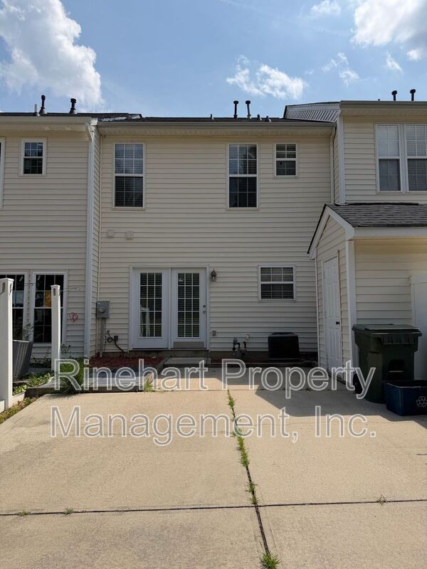 Welcome to this spacious 2 bedroom, 2.5 bath townhome in Atherton Place! property image