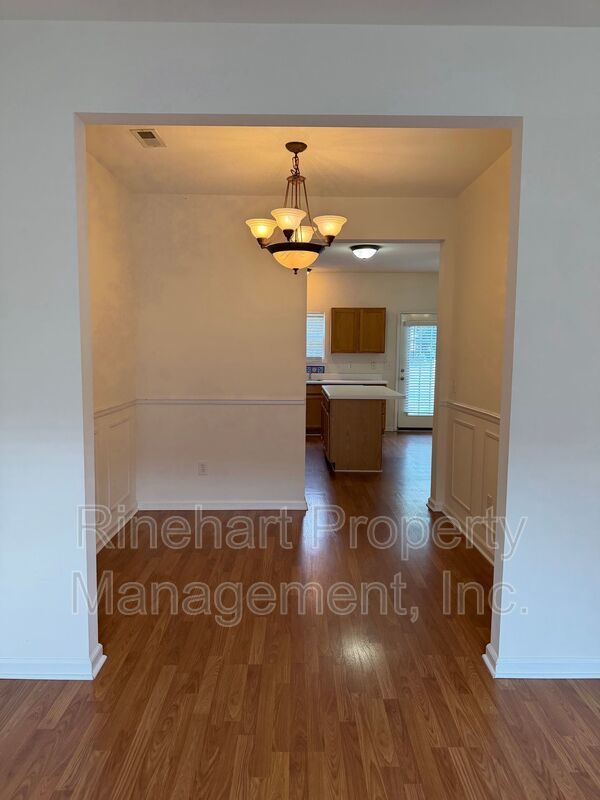 Welcome to this spacious 2 bedroom, 2.5 bath townhome in Atherton Place! property image