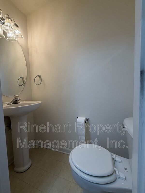Welcome to this spacious 2 bedroom, 2.5 bath townhome in Atherton Place! property image
