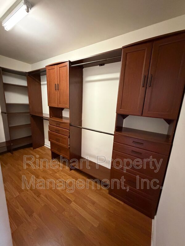 Welcome to this spacious 2 bedroom, 2.5 bath townhome in Atherton Place! property image