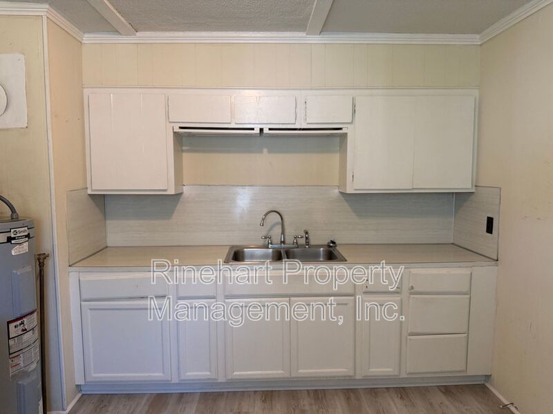 2 Bedroom 1 Bath Home off Heckle Blvd with Central Heat & Air property image