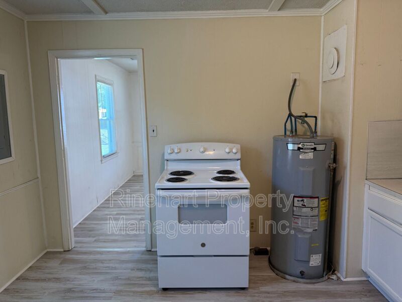 2 Bedroom 1 Bath Home off Heckle Blvd with Central Heat & Air property image