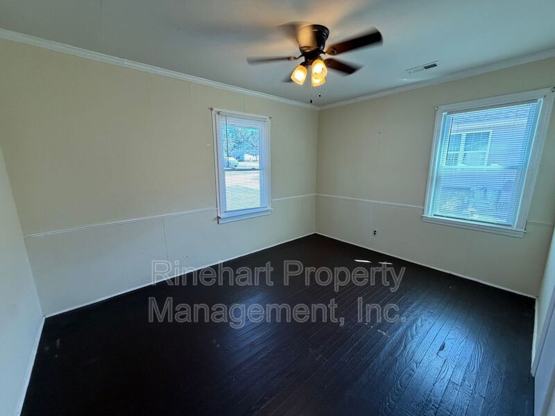 2 Bedroom 1 Bath Home off Heckle Blvd with Central Heat & Air property image