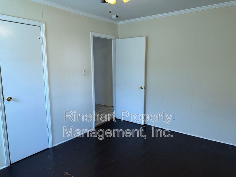 2 Bedroom 1 Bath Home off Heckle Blvd with Central Heat & Air property image